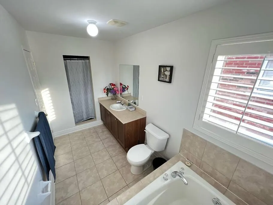 Beautiful Vacation Home Near Toronto Airport Mississauga Canada