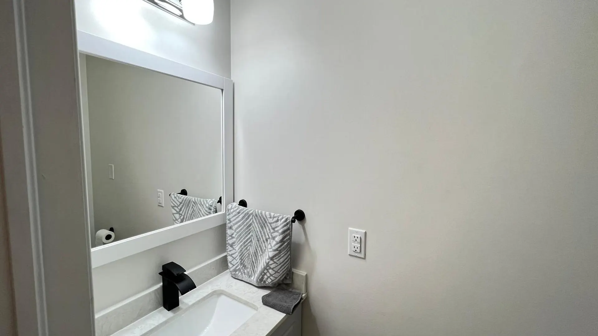 Beautiful Vacation Home Near Toronto Airport Mississauga